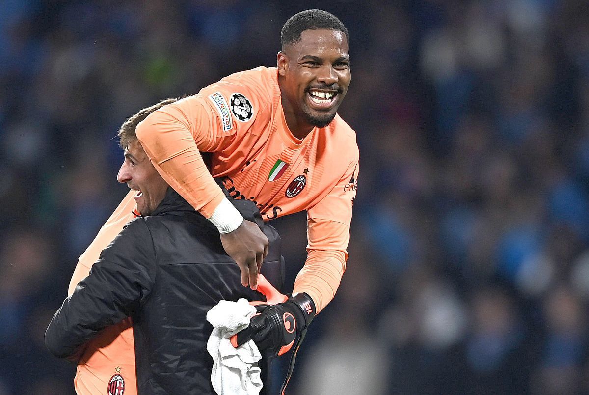 [ad_1] AC Milan a făcut o ofertă oficială de prelungire a contractului lui Mike Maignan, dorind să-l mențină la echipă pe goalkeeperul francez, care își încheie înțelegerea pe 30 iunie 2026