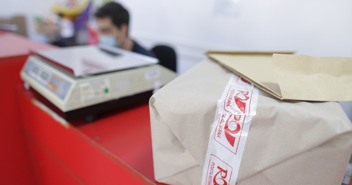 Taxele pe coletele din afara Uniunii Europene: modificări semnificative în comerțul online românesc Începând cu 1 ianuarie 2026, toate coletele expediat din afara Uniunii Europene, cu o valoare de până la 150 de euro, vor fi supuse unei taxe de 25 de lei