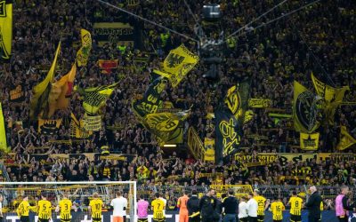 40860293-die-bvb-fans-wuerdigten-die-mannschaft-nach-dem-aus-in-der-champions-league-gegen-barcelona.jpeg - Presa360