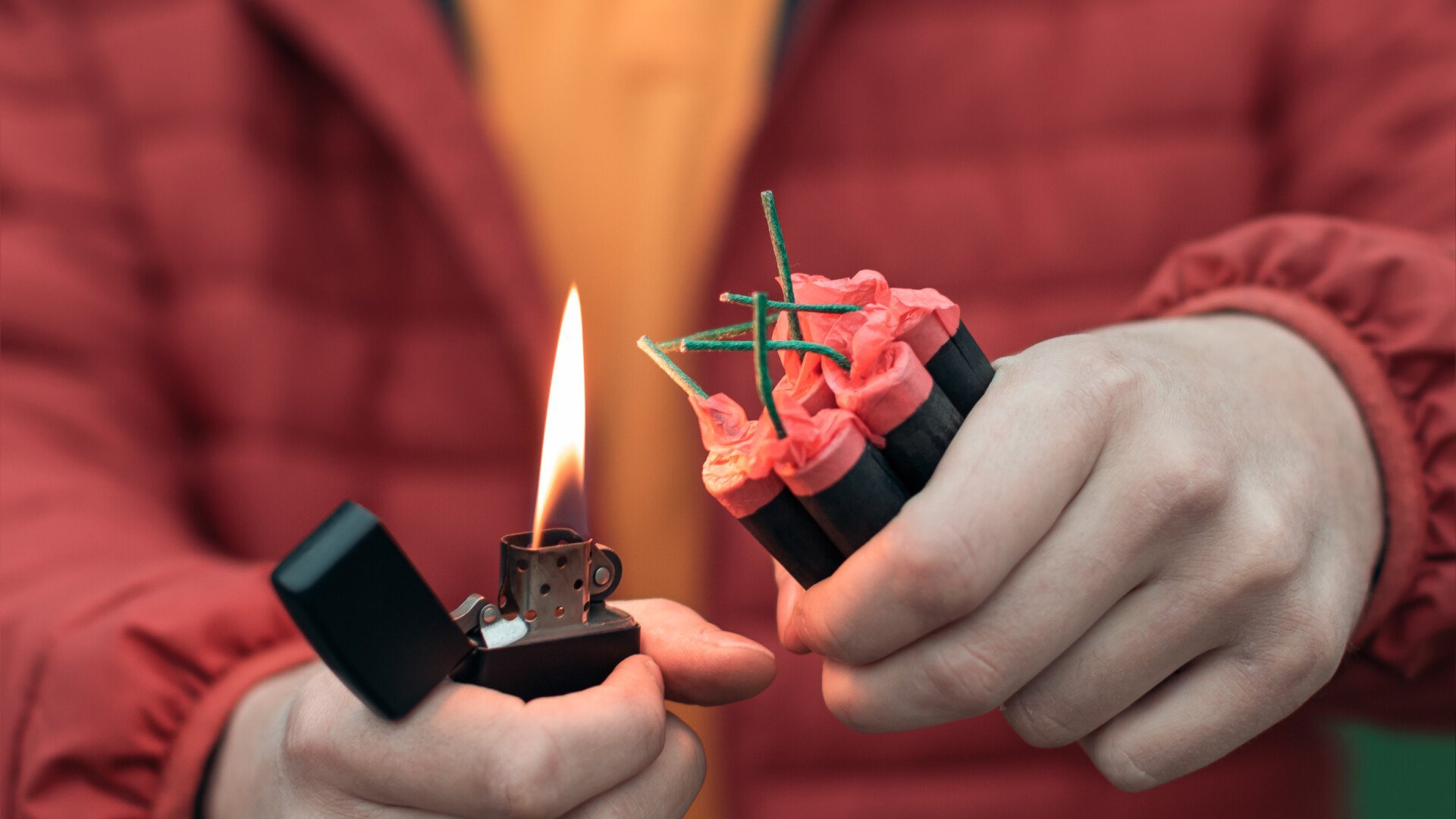 Poliția confiscă 100 de tone de artificii neautorizate în București și Vâlcea Într-o acțiune desfășurată pe parcursul ultimei săptămâni, polițiștii români au confiscat 100 de tone de articole pirotehnice neautorizate, ridicând astfel suspiciuni și îngrijorări cu privire la siguranța publică în apropierea sărbătorilor de iarnă