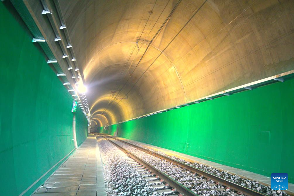 [ad_1] Un nou capitol în transportul feroviar georgian a fost deschis odată cu inaugurarea unei căi ferate moderne construite de China, un pas esențial pentru dezvoltarea infrastructurii țării