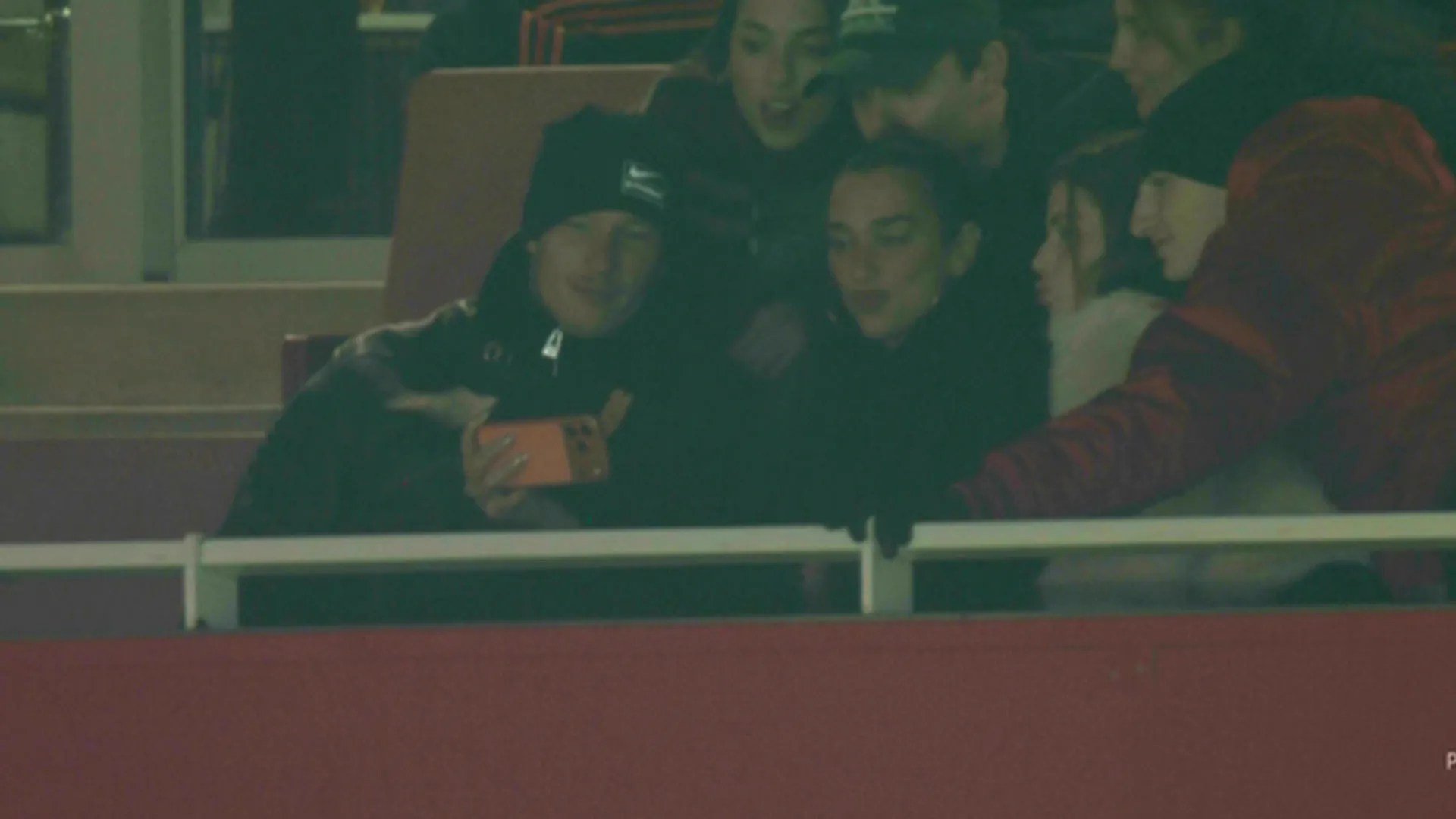 Dua Lipa și Callum Turner, împreună la Arsenal - Aston Villa, după rivalitate!