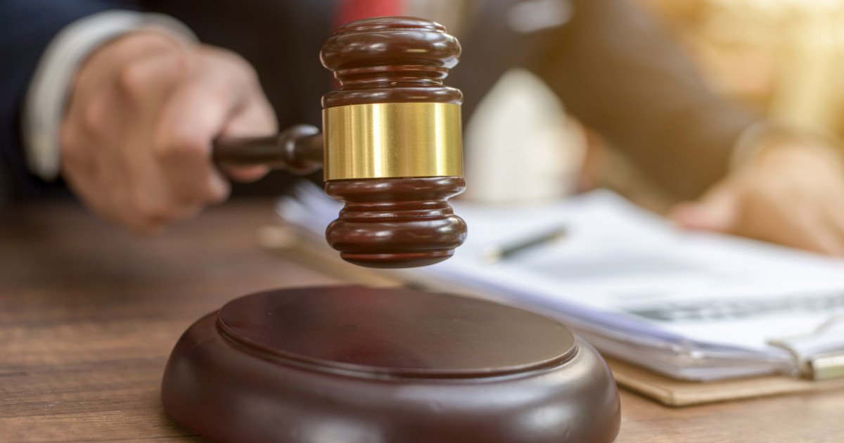 Decizie istorică: Curtea de Apel București suspendă reorganizarea ANCOM Curtea de Apel București a decis să suspende reorganizarea Autorității Naționale pentru Administrare și Reglementare în Comunicații (ANCOM), cerută de președintele acesteia, Ilie Bolojan