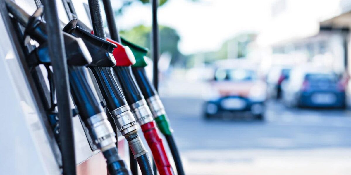 Carburanții „slăbesc” de Anul Nou. Tarifele pentru 31 decembrie