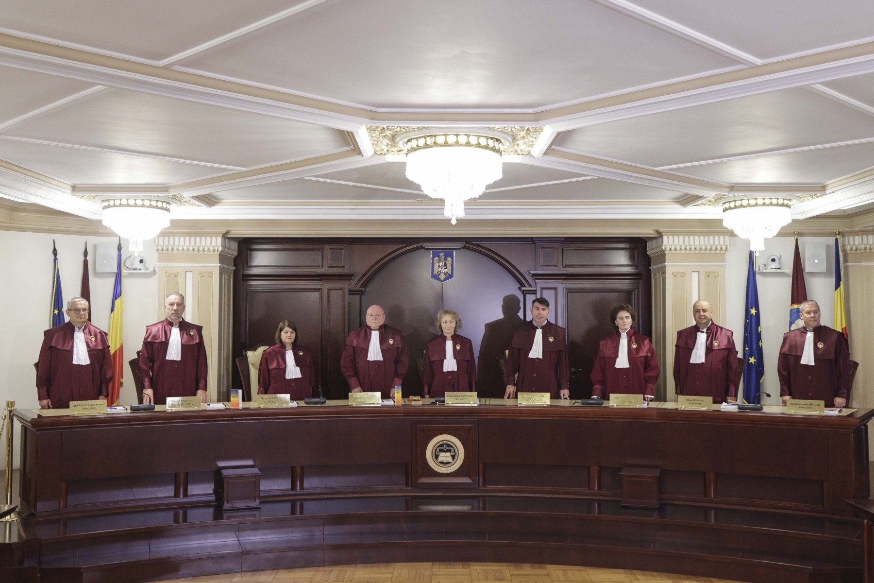 CCR începe luni la ora 10:00 discuțiile asupra modificărilor pensiilor magistraților, după două amânări, ultima fiind duminică când patru judecători au părăsit sala, iar ICCJ contestă proiectul guvernamental al lui Bolojan