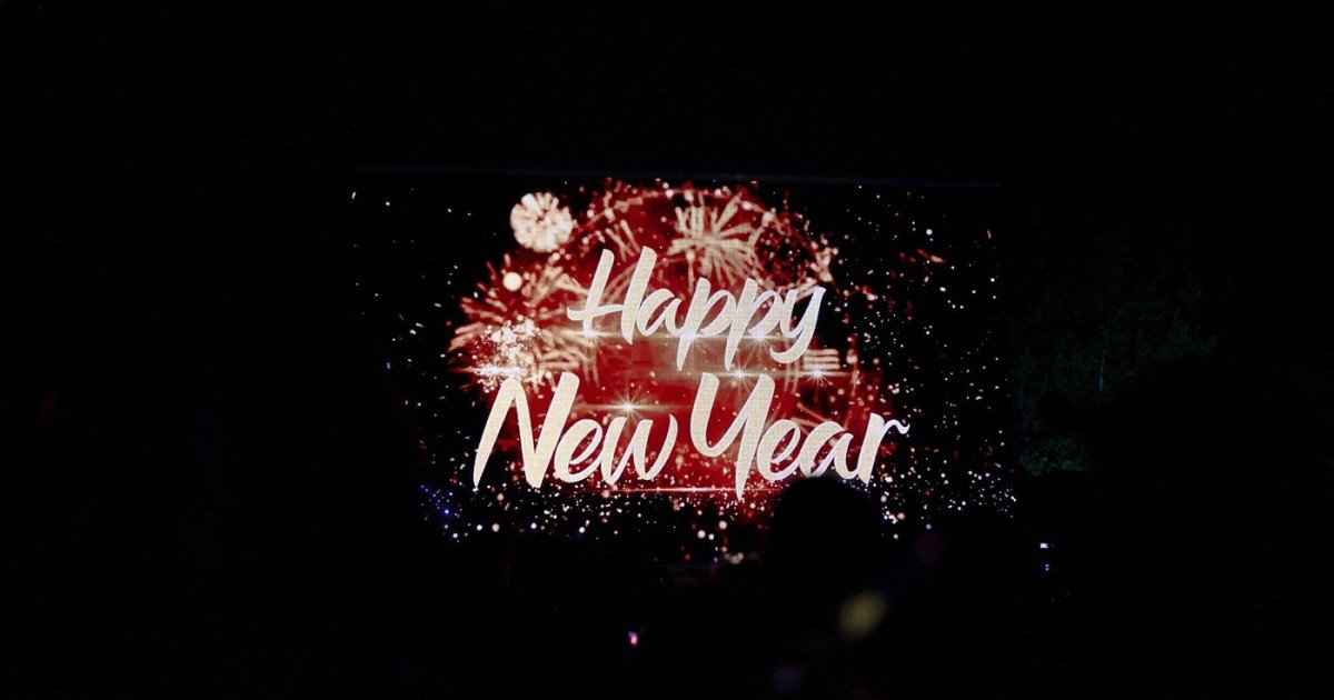 Spectacol de artificii la trecerea în 2026: Kiritimati dă startul petrecerilor pe glob Pe 31 decembrie 2025, ora 12:00, ora României, insula Kiritimati din Republica Kiribati a fost primul loc de pe planetă care a intrat în noul an