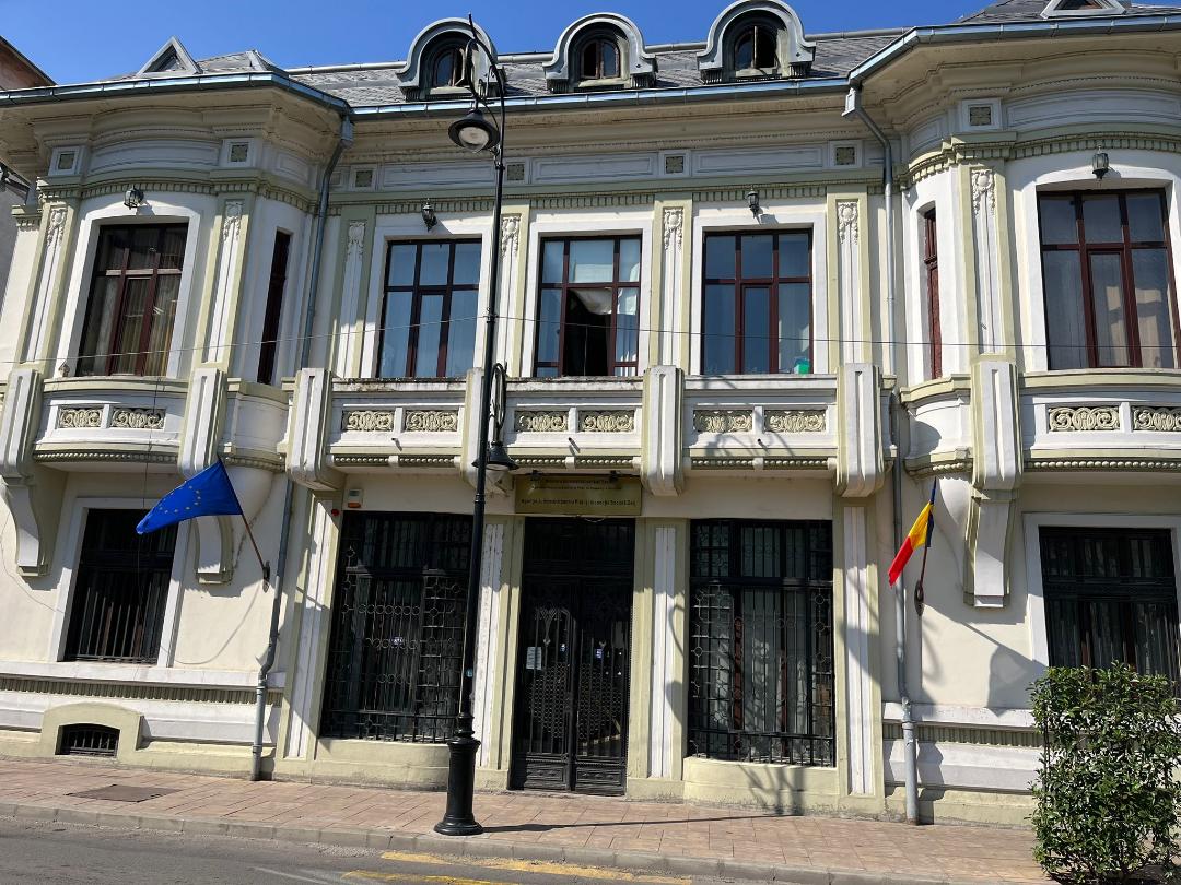 Plăți record pentru asistență socială în Dolj: peste 127 milioane lei în decembrie 2025 Agenția Județeană pentru Plăți și Inspecție Socială (AJPIS) Dolj a virat, în luna decembrie 2025, suma impresionantă de 127,45 milioane lei pentru beneficiații de asistență socială