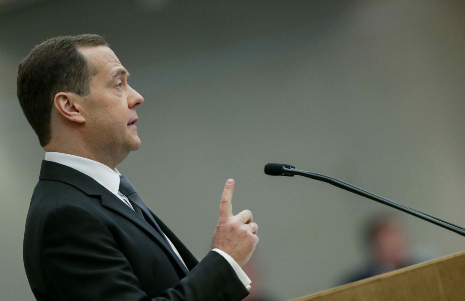 Diplomație sau amenințări? Retorica extremă a Rusiei în contextul războiului din Ucraina Tensiunile dintre Rusia și Ucraina au atins noi culmi, pe fondul incursiunii militare continue și al retoricii tot mai agresive lansate pe frontul discursurilor oficiale