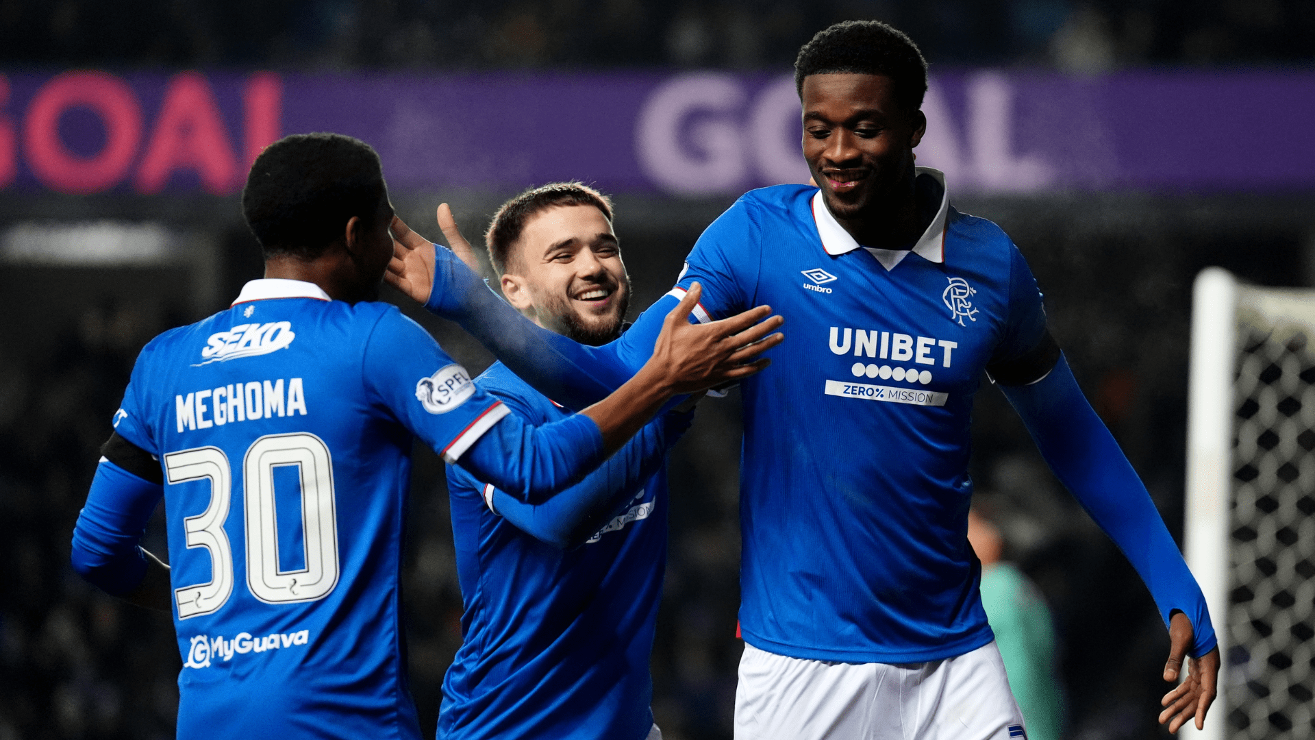 Rangers învinge St Mirren cu 2-1 în confruntarea dramatică!