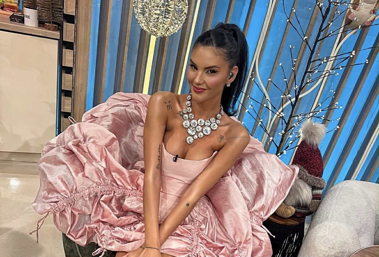 Ramona Olaru: De la copilăria modestă la fața emblematică a matinalului „Neatza” Ramona Olaru, cunoscută drept una dintre cele mai carismatice prezentatoare de televiziune din România, a împlinit recent 36 de ani