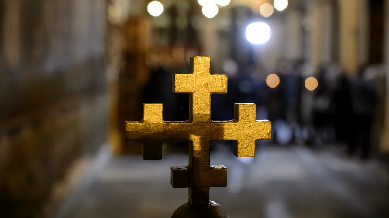 Luna ianuarie 2026 aduce în calendarul ortodox o serie de sărbători centrale, iar printre acestea se distinge Tăierea-împrejur și Sfântul Vasile cel Mare, celebrate pe 1 ianuarie, urmate în mod emblematic de Bobotează, pe 6 ianuarie