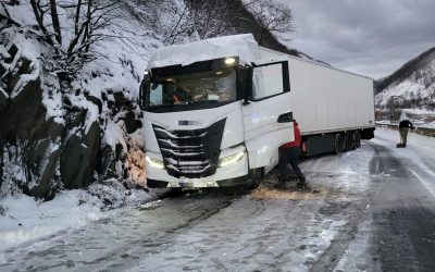 tir-blocat-pe-Valea-Oltului.jpeg - Presa360