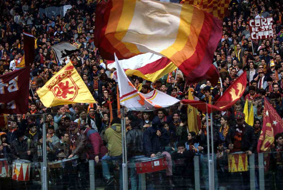 Legătura indisolubilă dintre jucători și Roma Cinci mari legende ale fotbalului italian, Amedeo Amadei, Ciccio Cordova, Agostino Di Bartolomei, Roberto Pruzzo și Daniele De Rossi, au avut parte de cariere strălucitoare în culorile giallorosse, dar fiecare dintre ei a fost nevoit să-și confrunte echipa de suflet într-o lumină complet nouă, fie ca adversar, fie din rolul de antrenor