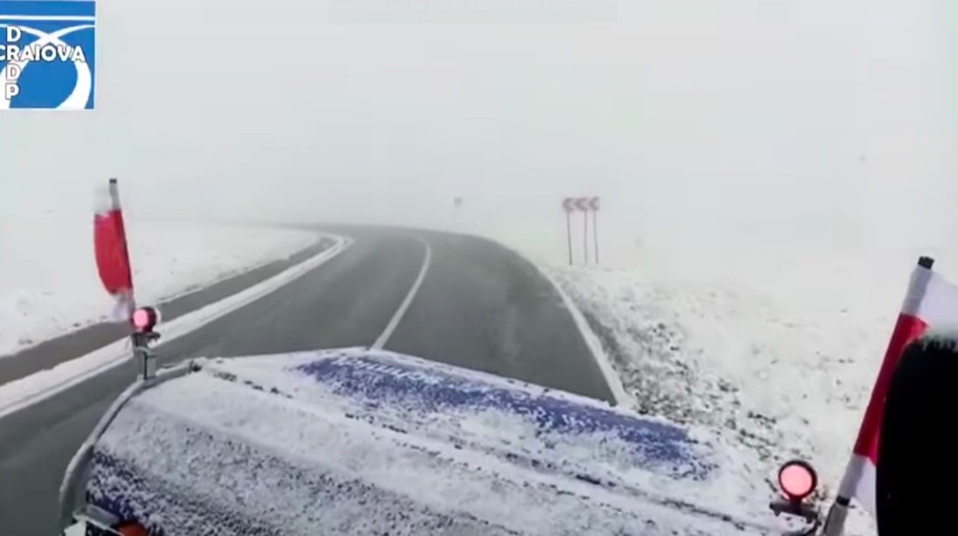 Circulația pe Transalpina, cea mai spectaculoasă și în același timp dificilă șosea din România, a fost reluată luni dimineața, după o perioadă în care drumul a fost închis din cauze meteo