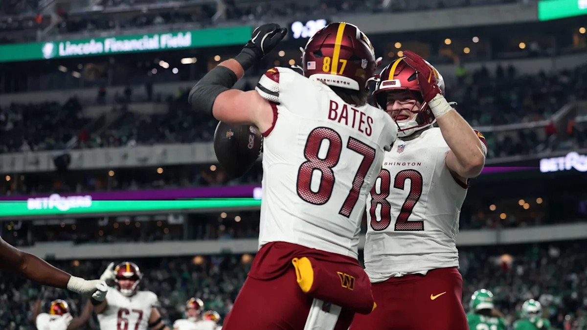 Eagles ratează șansa de a urca pe podiumul NFC după înfrângerea în fața Commanders Echipa Philadelphia Eagles a ratat o oportunitate crucială de a se poziționa pe locul al doilea în NFC, după ce a fost învinsă de Washington Commanders cu 24-17, într-un meci plin de intensitate desfășurat duminică
