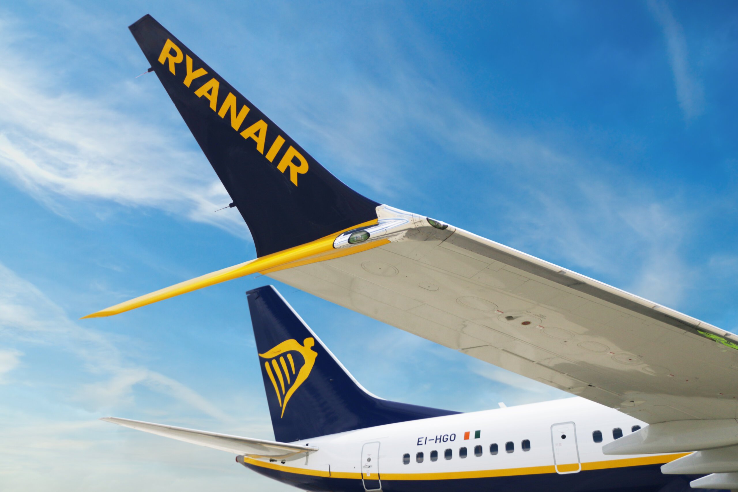 Ryanair lansează cea mai mare vânzare de bilete din istoria sa: 10 milioane de locuri pentru vara lui 2026 Ryanair, cea mai mare companie aeriană din Europa, a anunțat astăzi lansarea unei vânzări senzaționale de bilete pentru vara anului 2026, punând la dispoziție peste 10 milioane de locuri cu discounturi semnificative pentru cei care rezervă din timp