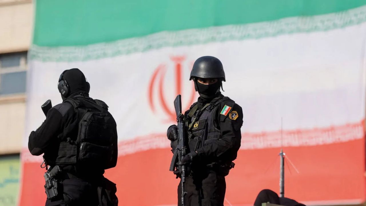 Regimul din Iran impune măsuri de urgență în fața protestelor masive Regimul de la Teheran a instituit, în ultimele zile, un soi de Lege Marțială, ca reacție la valul de proteste ce a cuprins ţara