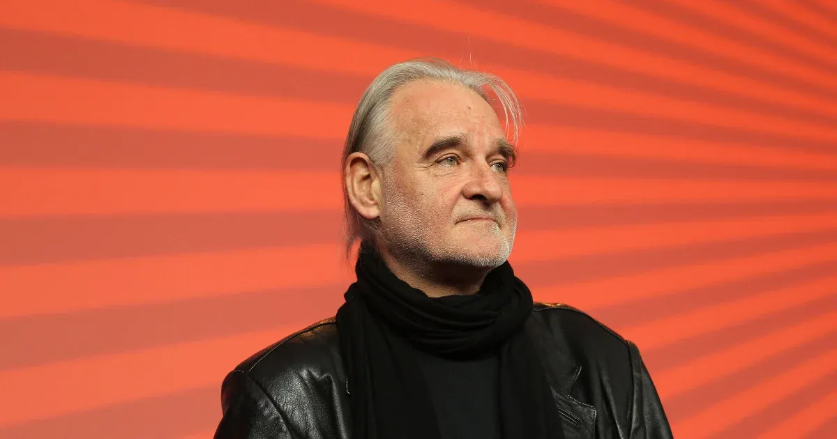 Tragedie în lumea cinematografiei: Tarr Béla a murit la 70 de ani Astăzi, dimineața, cineastul de renume național și internațional, Tarr Béla, a încetat din viață la vârsta de 70 de ani, în urma unei lungi și severe suferințe