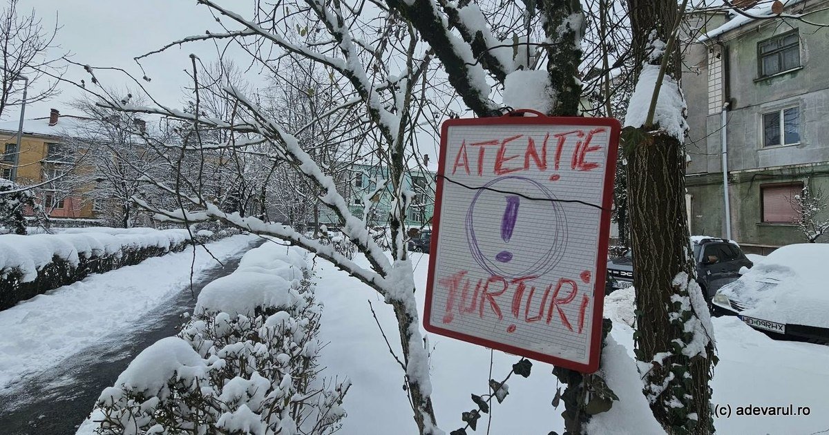 „Atenție la țurțuri: risc crescut de accidente, avertizează IGSU”