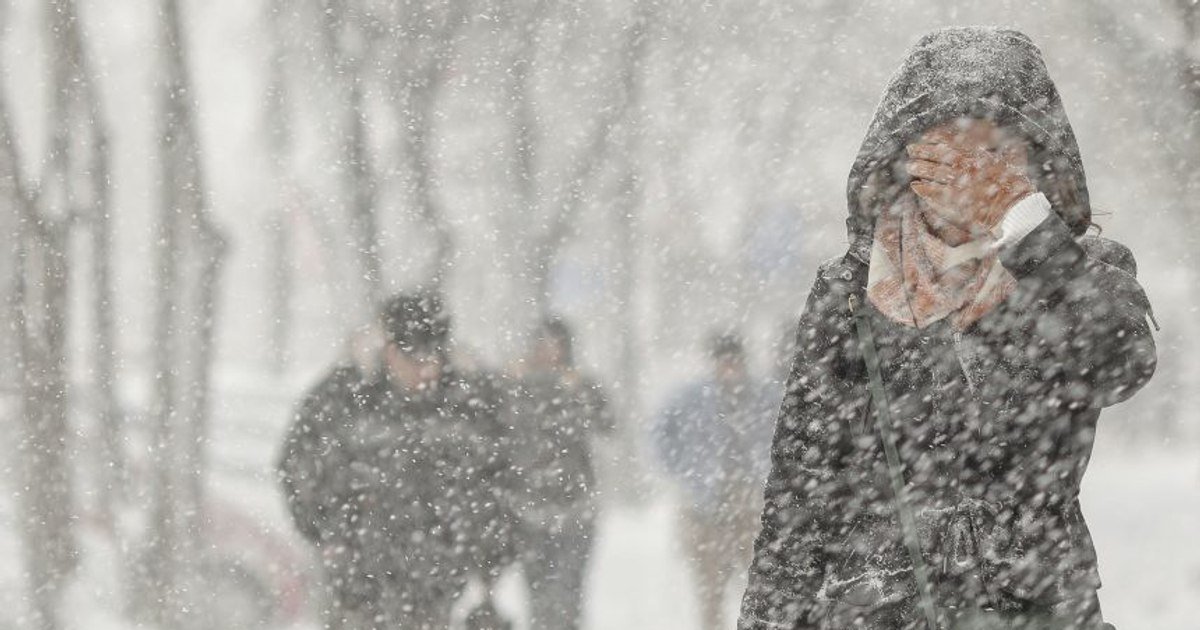 Cod Portocaliu de Vreme Severă în Sudul și Centrul țării Meteorologii din cadrul Administrației Naționale de Meteorologie (ANM) au emis un cod portocaliu de vreme severă, valabil până mâine seară, pentru zonele deluroase și montane din județele Mehedinți, Gorj, Vâlcea, Argeș, Dâmbovița și Prahova
