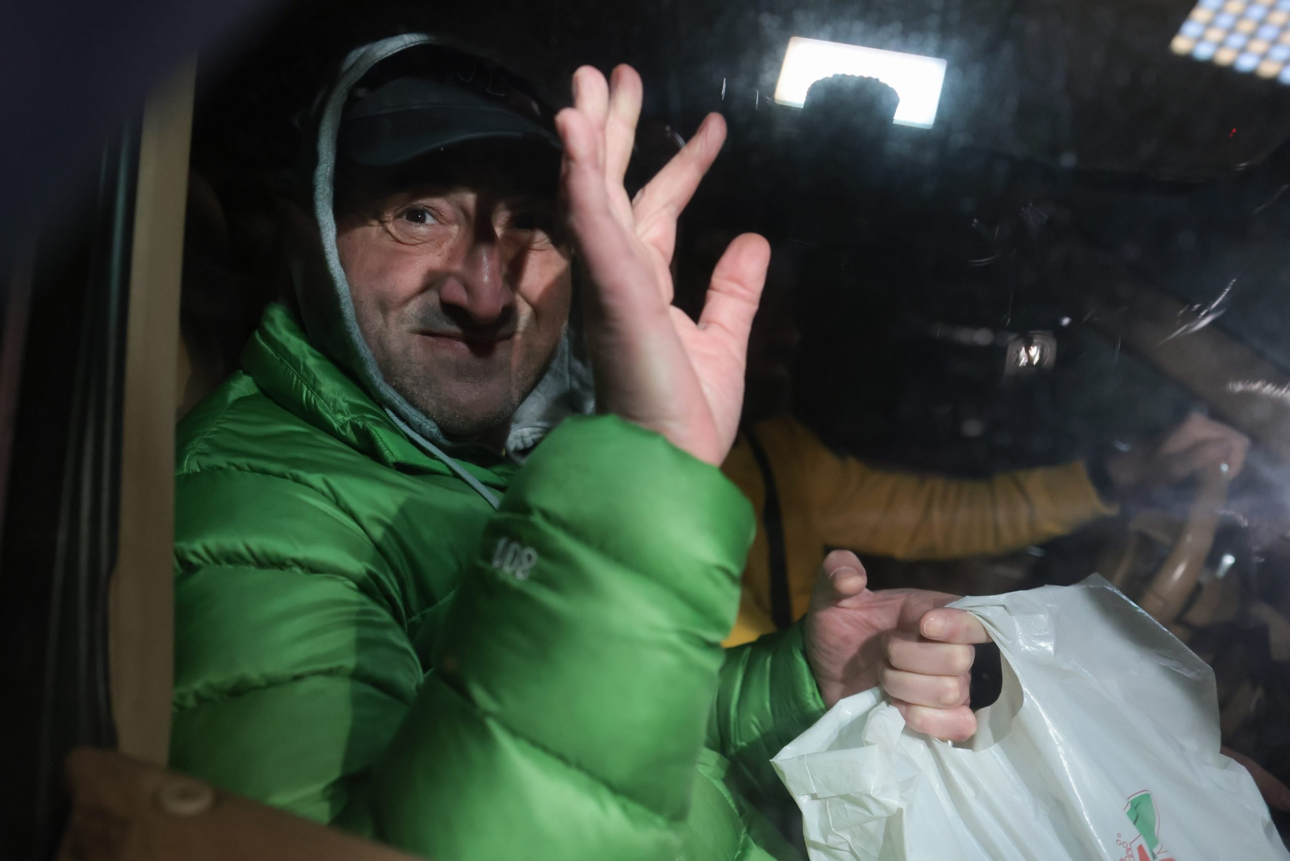 Nelu Iordache, eliberat din penitenciar după o reducere a condamnării Nelu Iordache, cunoscut ca „regele asfaltului”, a fost eliberat din Penitenciarul Rahova vineri seara, după ce Curtea de Apel București a admis o contestație în anulare și i-a redus pedeapsa de la 11 ani și 9 luni la 5 ani și 10 luni