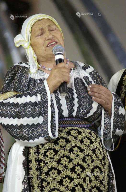 S-a stins „privighetoarea” de la marginea lumii Rapsodul Domnica Trop, cunoscută drept „privighetoarea” de la marginea lumii, a decedat luni, la vârsta de 87 de ani