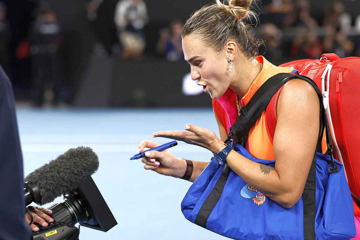 Aryna Sabalenka avansează în finala Australian Open după o victorie convingătoare asupra Elinei Svitolina Aryna Sabalenka (27 de ani), ocupanta locului 1 WTA, s-a impus cu 6-2, 6-3 în fața Elinei Svitolina (31 de ani, locul 12 WTA) și s-a calificat astfel în finala Australian Open
