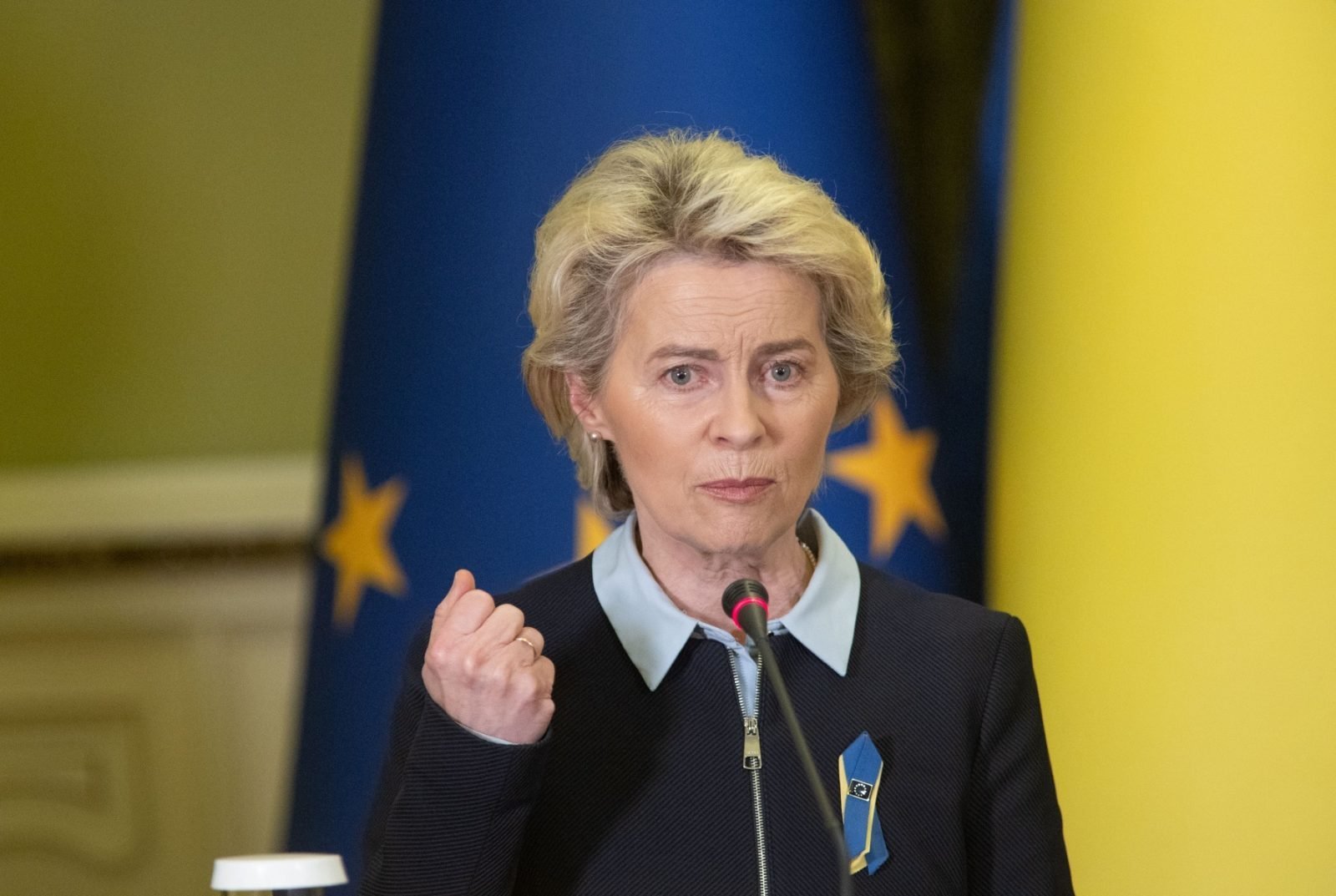 Ursula von der Leyen avertizează despre riscul fragmentării pieței unice a UE și face apel la reforme urgente Președinta Comisiei Europene, Ursula von der Leyen, a lansat un apel puternic către liderii statelor membre, cerând consolidarea pieței interne și reducerea birocrației, pentru a face față provocărilor actuale ale economiei europene