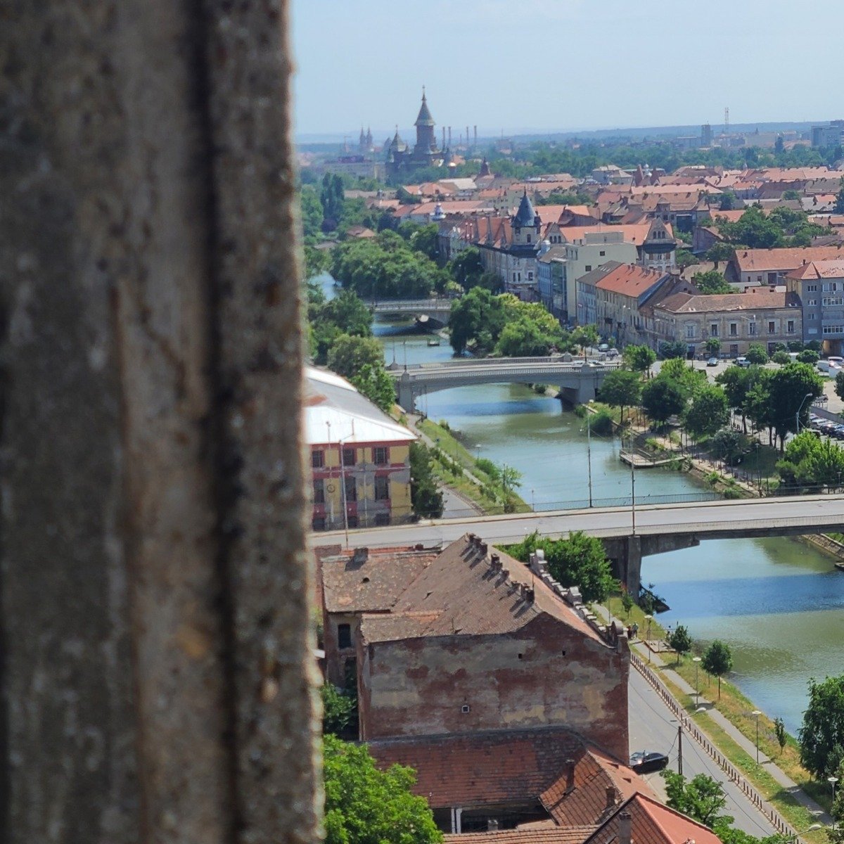 Timișoara se pregătește pentru o schimbare semnificativă în zona Mocioni/Sinaia/Kuttel din cartierul Iosefin, după ce autoritățile locale au dat startul procedurilor pentru o investiție majoră în infrastructură și spații verzi