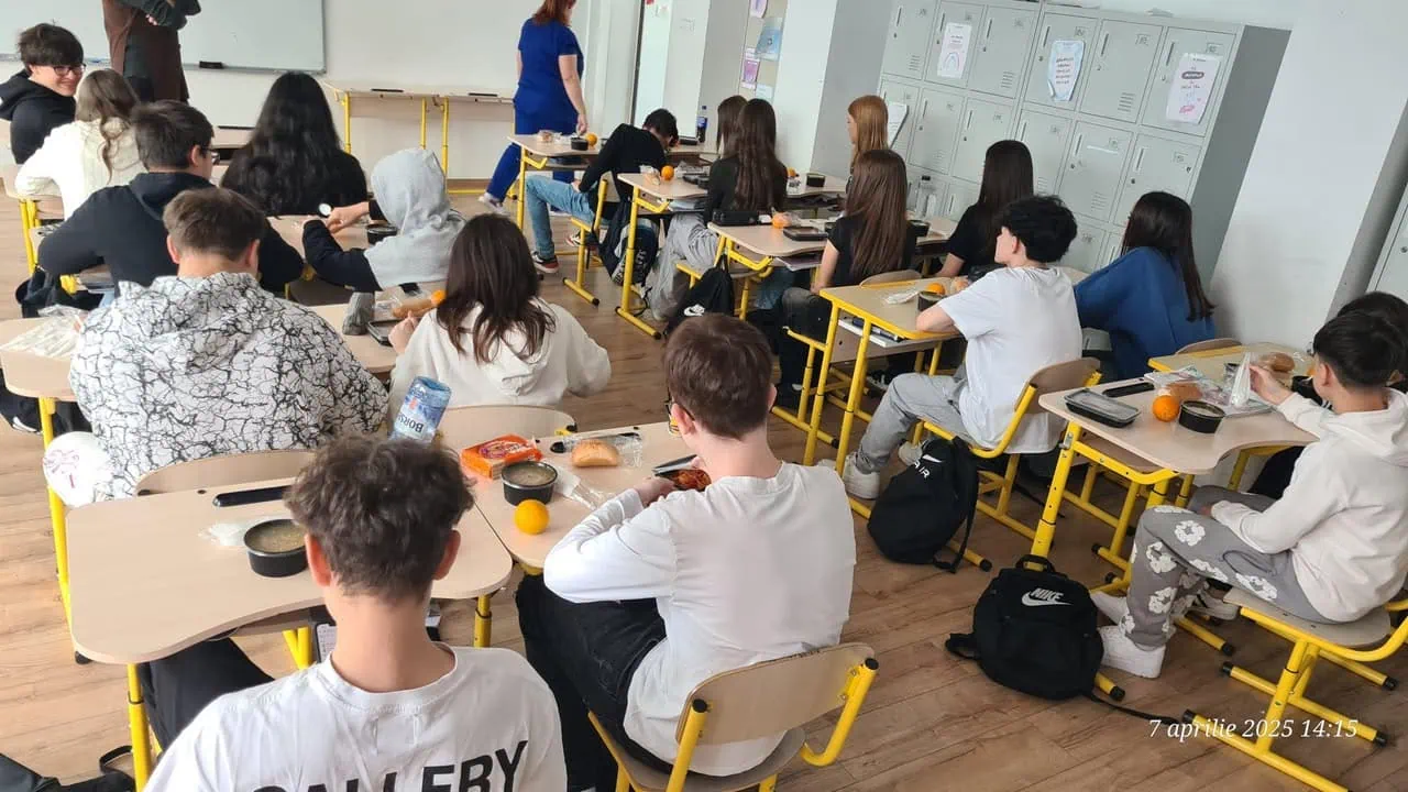Primăria Sector 5 intenționează să extindă programul „Masă Sănătoasă” în trei școli din zonă, oferind elevilor o alternativă alimentară caldă și sănătoasă în cadrul orelor de curs