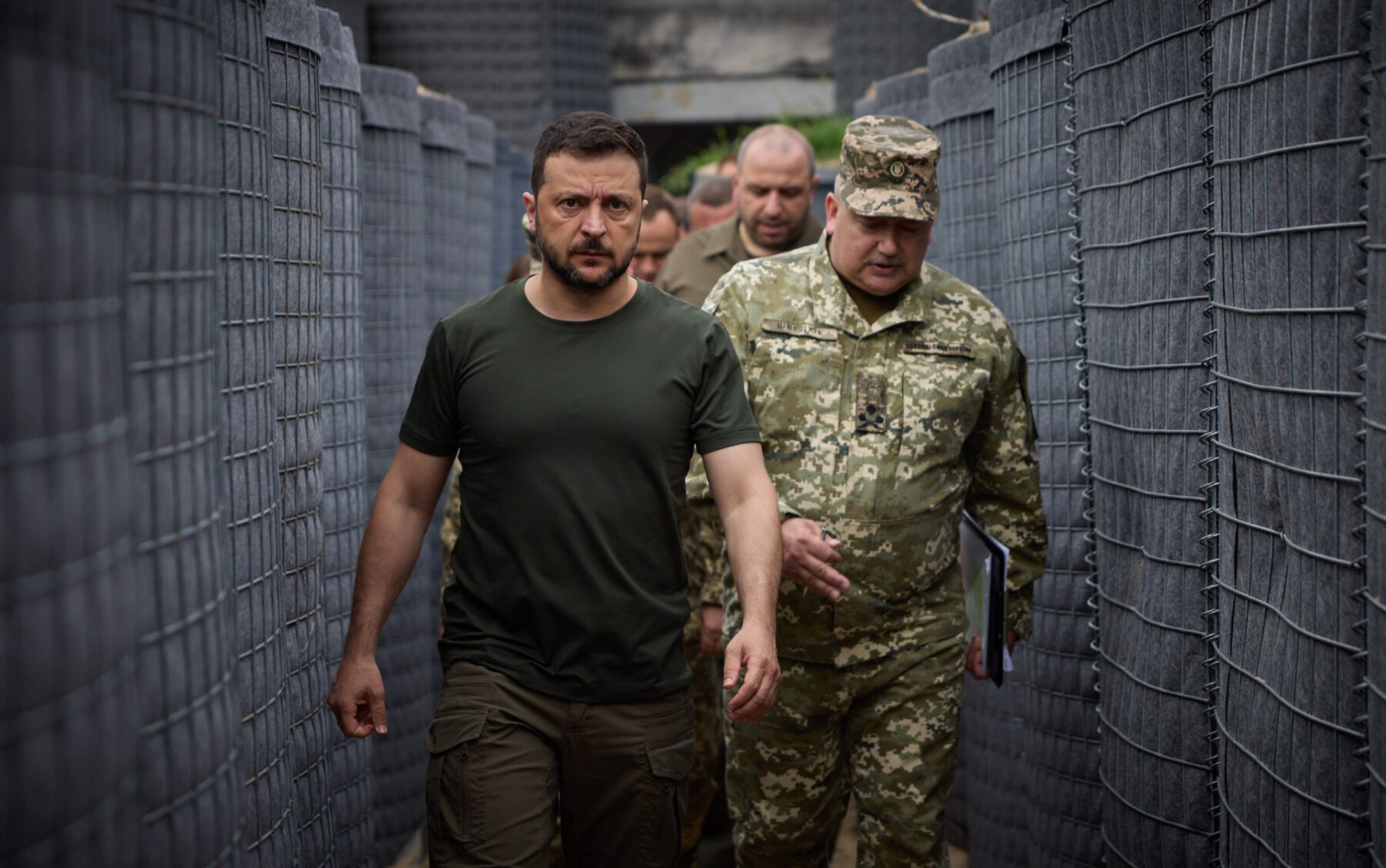 Președintele Ucrainei, Volodimir Zelenski, anunță intenția de a schimba ministrul Energiei, în contextul unei remanieri a cabinetului anxious de evoluțiile geopolitice și de necesitatea reformelor critice în domeniul energetic, esențial pentru efortul de război și stabilitatea națională