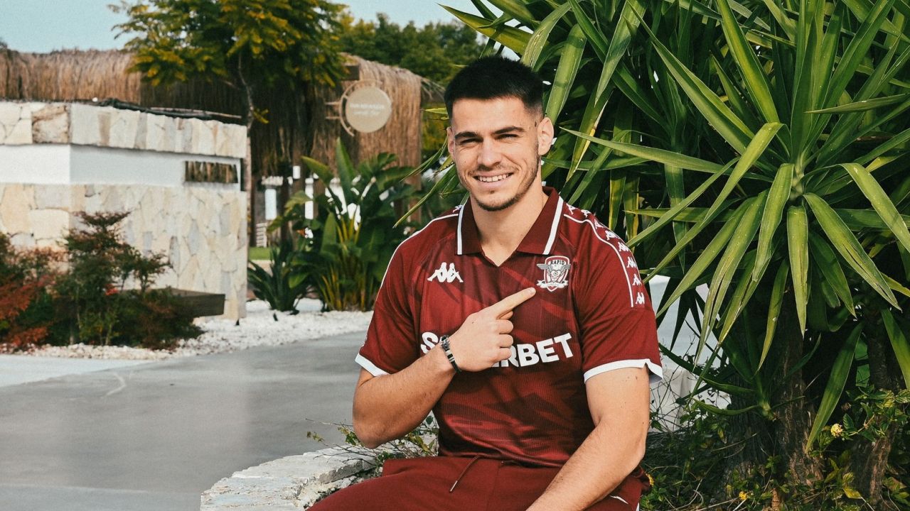 Perioada de transferuri din Liga 1: Start cu noi strategii și așteptări mari Începând cu 13 ianuarie și până pe 9 februarie 2026, echipele din Liga 1 vor putea semna noi jucători în cea mai așteptată perioadă de transferuri a anului