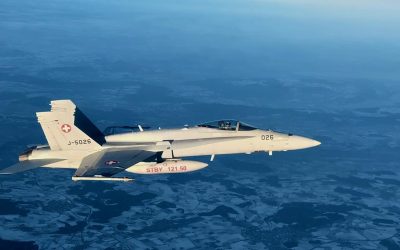 Escortarea președintelui Nicușor Dan de către forțele elvețiene: O misiune standard cu un mesaj special Pe 7 ianuarie 2026, în timp ce zburau deasupra Elveției, avioanele de vânătoare F/A-18 au escortat aeronava președintelui României, Nicușor Dan, în cadrul unei misiuni standard, denumită „live mission”