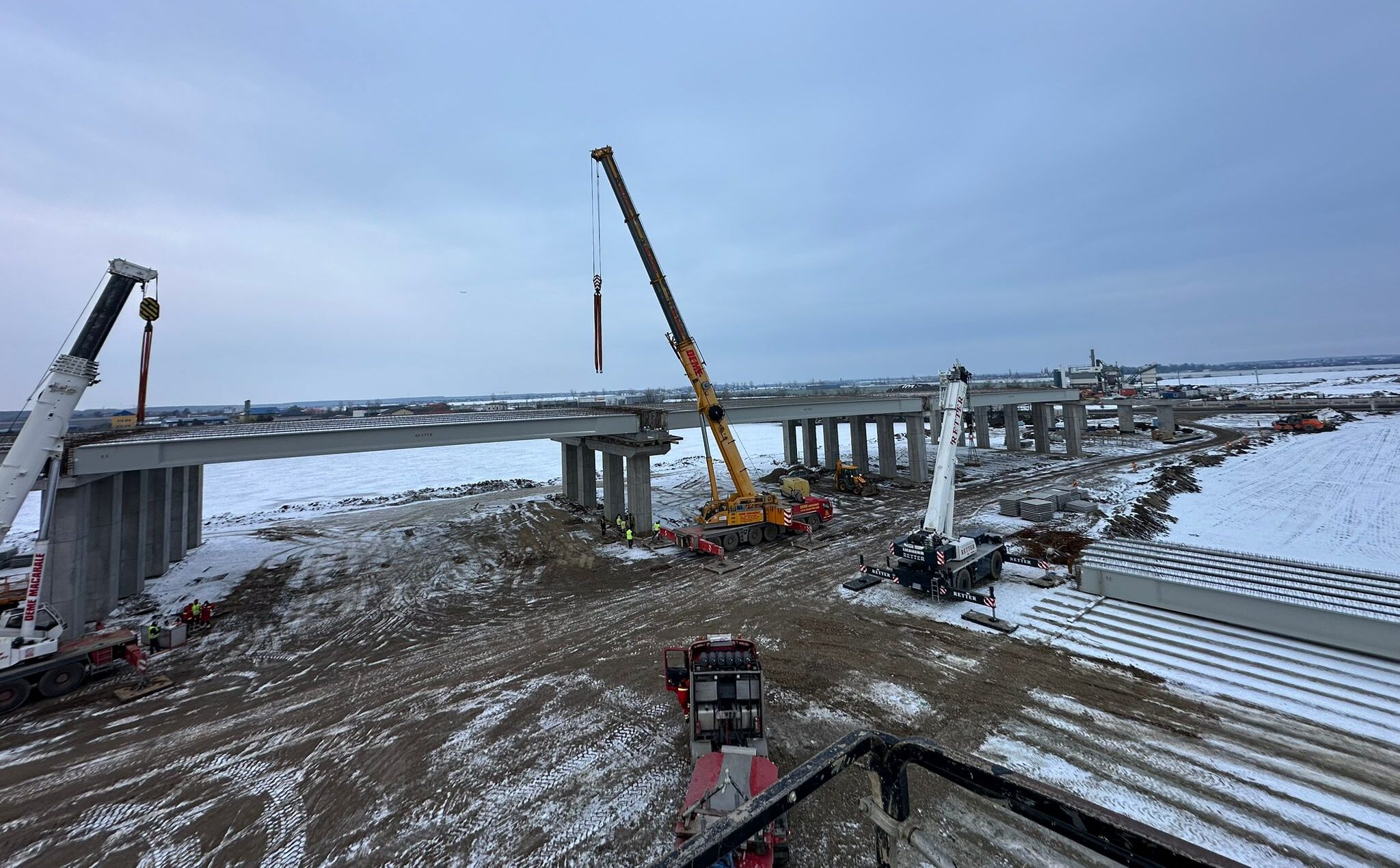 Lucrările la lotul 1 al Autostrăzii A0 Nord au fost reluate după o pauză de o lună, iar termenul pentru deschiderea traficului pe segmentul dintre N1A (Mogoșoaia – Buftea) și DN1 (Corbeanca) ar putea fi anticipat cu aproape un an, fiind programată pentru mai 2026