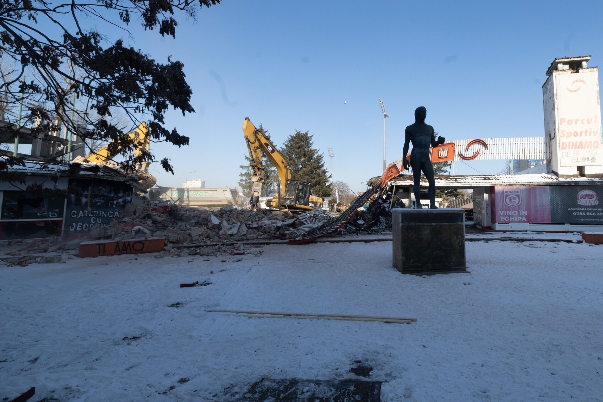 Demolarea Stadionului Dinamo a început oficial, marcând sfârșitul unei epoci pentru pasiunea fotbalului din Capitală