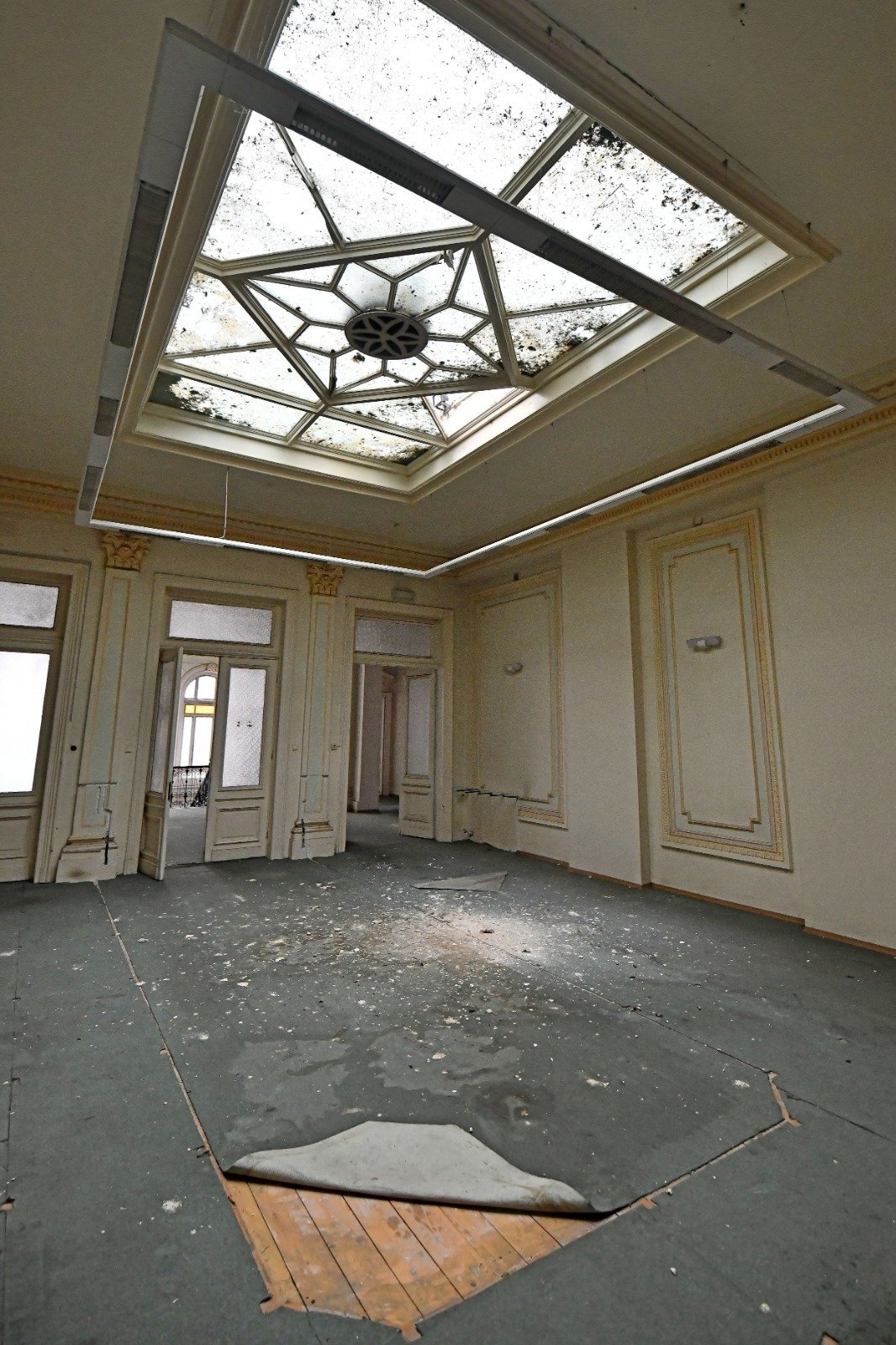 Primăria Capitalei dă startul unei noi etape în procesul de consolidare a clădirilor cu risc seismic, gestionând fonduri din bugetul de stat și contribuții locale pentru a asigura siguranța cetățenilor și a patrimoniului arhitectural