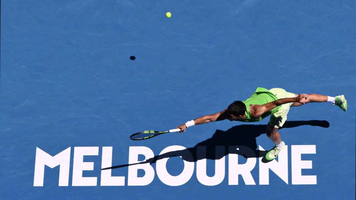 Carlos Alcaraz, avans în optimi la Openul Australiei, fără set cedat Carlos Alcaraz, la doar 22 de ani, a continuat să impresioneze la Openul Australiei, asigurându-și locul în optimile de finală după o victorie convingătoare în fața francezului Corentin Moutet, cu 6-2, 6-4, 6-1