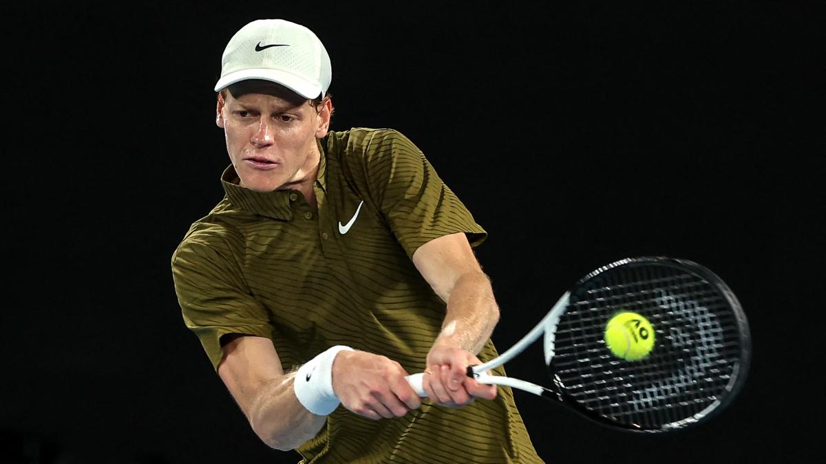 Jannik Sinner își confirmă talentul la Australian Open, înfruntând un adversar redutabil Jannik Sinner a demonstrat din nou de ce este considerat unul dintre cei mai promițători jucători de tenis ai momentului, reușind să se califice în semifinale la Australian Open după o victorie apăsătoare în fața americanului Ben Shelton