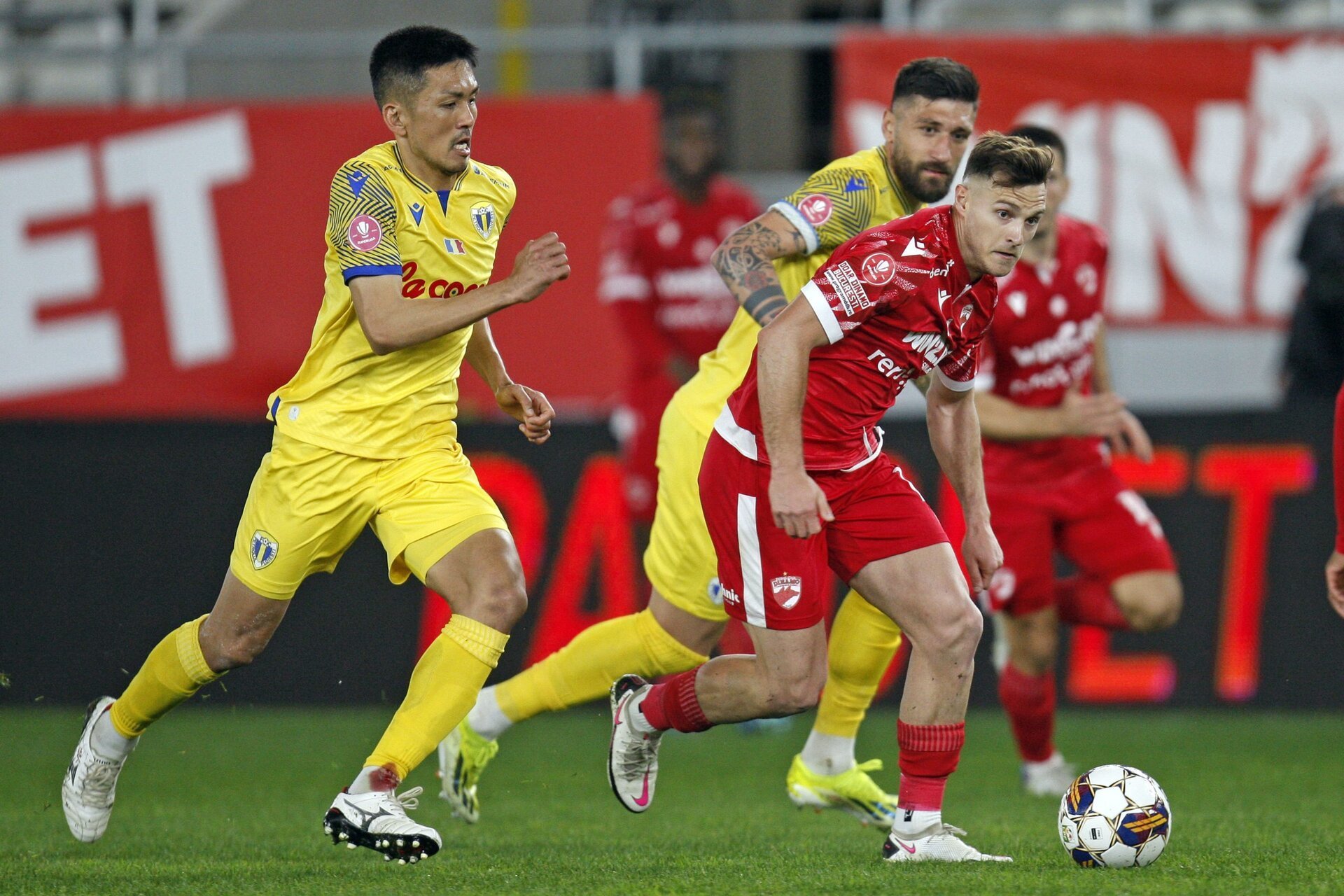 Dinamo București întâlnește Petrolul Ploiești în duelul tradițional al SuperLigii Vineri, 30 ianuarie, la ora 20:00, Dinamo București se va confrunta cu Petrolul Ploiești într-un meci de mare intensitate, contând pentru SuperLiga României