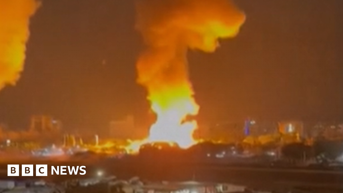 Maduro deschide ușa dialogului cu SUA privind traficul de droguri Președintele venezuelean Nicolás Maduro a declarat că este deschis la discuții cu Statele Unite pe tema traficului de droguri și a resurselor de petrol, „oriunde și oricând își doresc”