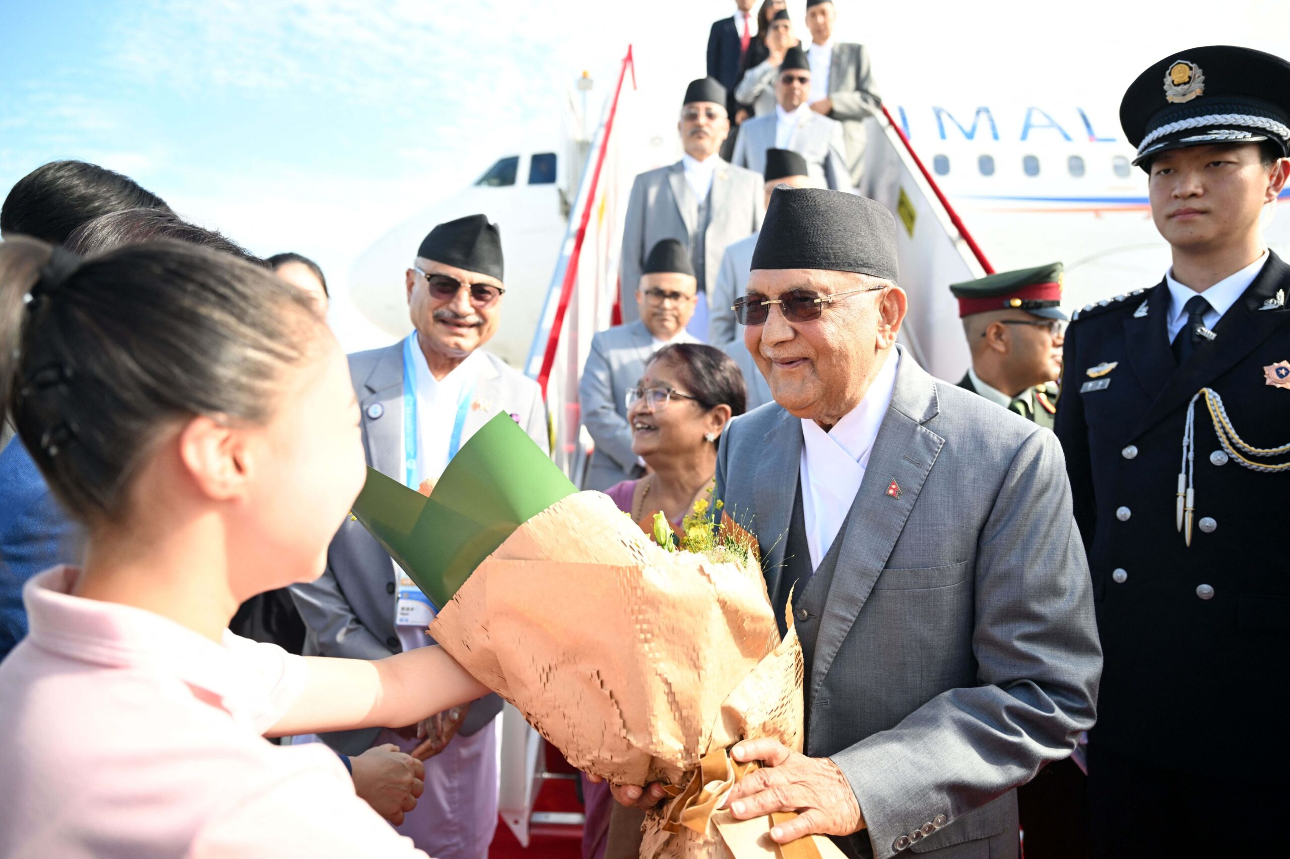 Fostul premier al Nepalului, KP Sharma Oli, implicat recent într-un scandal politic care riscă să destabilizeze din nou scena politică a țării, a fost auditat duminică de către o comisie de anchetă