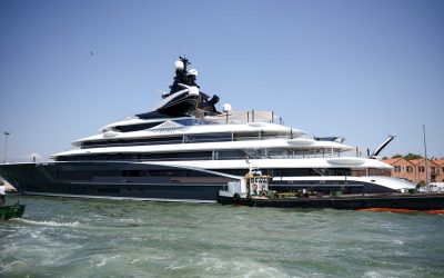 84401082007-20250624-t-124113-z-746878631-rc-2-y-8-fa-2-xu-6-i-rtrmadp-3-peoplebezoswedding.JPG - Presa360