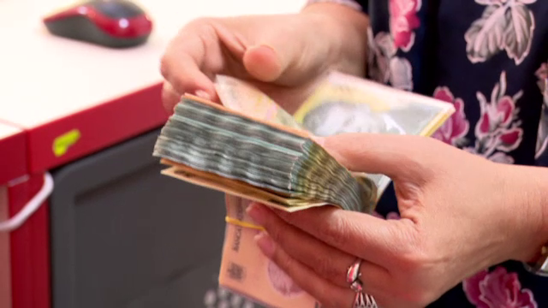 ANAF anulează din nou datoriile mici la buget pentru 2025 Agenția Națională de Administrare Fiscală (ANAF) va anula, și în acest an, datoriile la buget pentru persoanele fizice și juridice, dar doar dacă respectivele creanțe fiscale nu depășesc suma de 40 de lei la data de 31 decembrie 2025