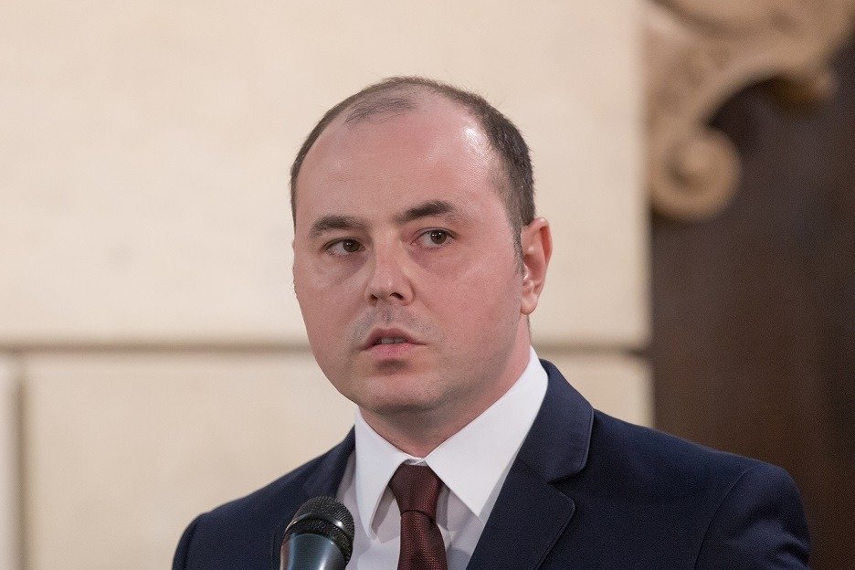 Deputatul PNL Alexandru Muraru a criticat vehement declarațiile recente ale ministrului Apărării, Radu Miruță, referitoare la perioada comunistă și regimul lui Nicolae Ceaușescu
