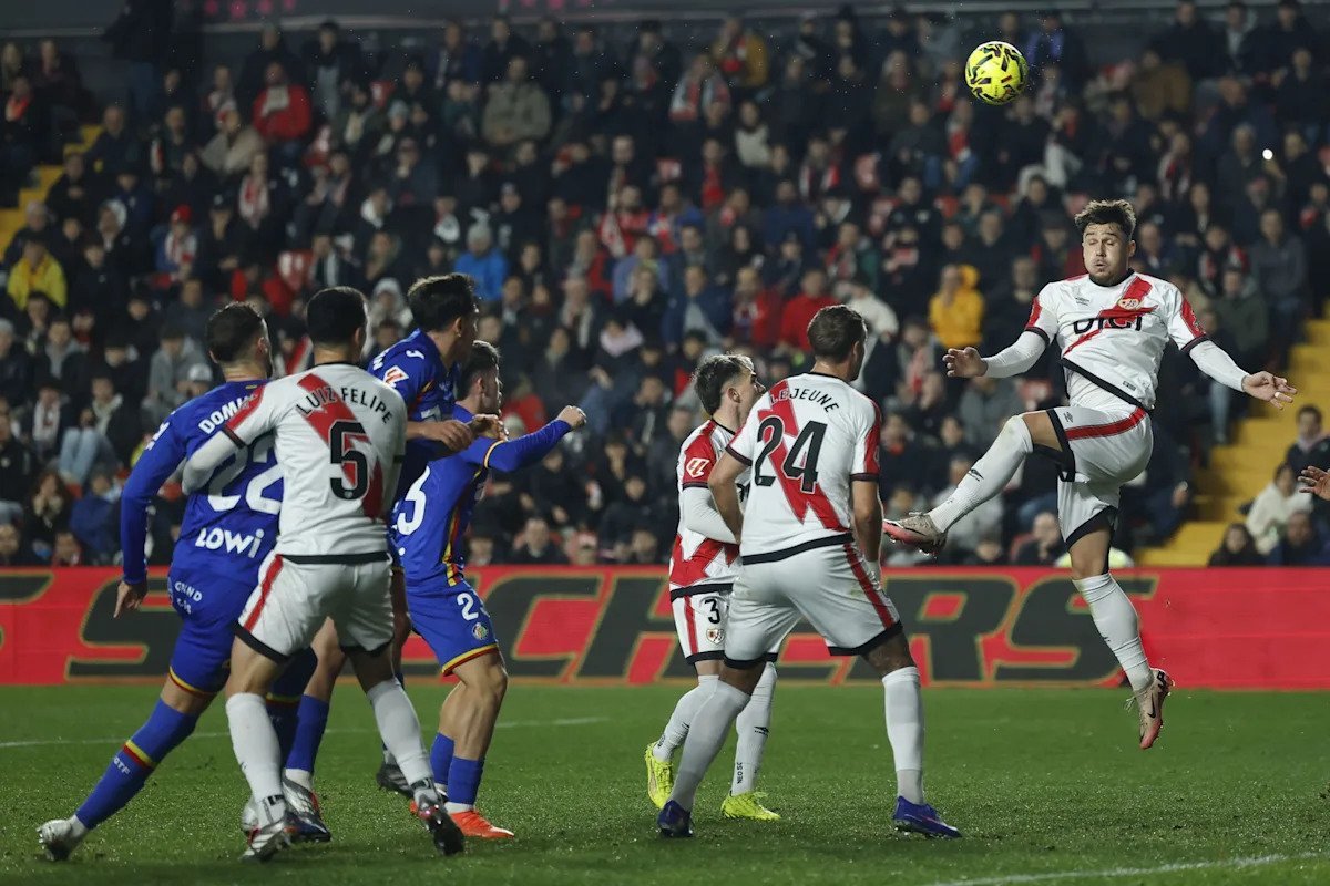 Getafe smulge un punct în extremis pe terenul Rayo Vallecano Getafe a reușit să obțină un punct important în ultima secundă a meciului cu Rayo Vallecano, terminând egal 1-1, grație unui gol marcat de uruguayanul Mauro Arambarri în minutul 91