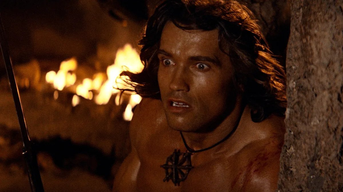 Arnold Schwarzenegger, nevoit să muște dintr-un aliment scârbos în Conan!