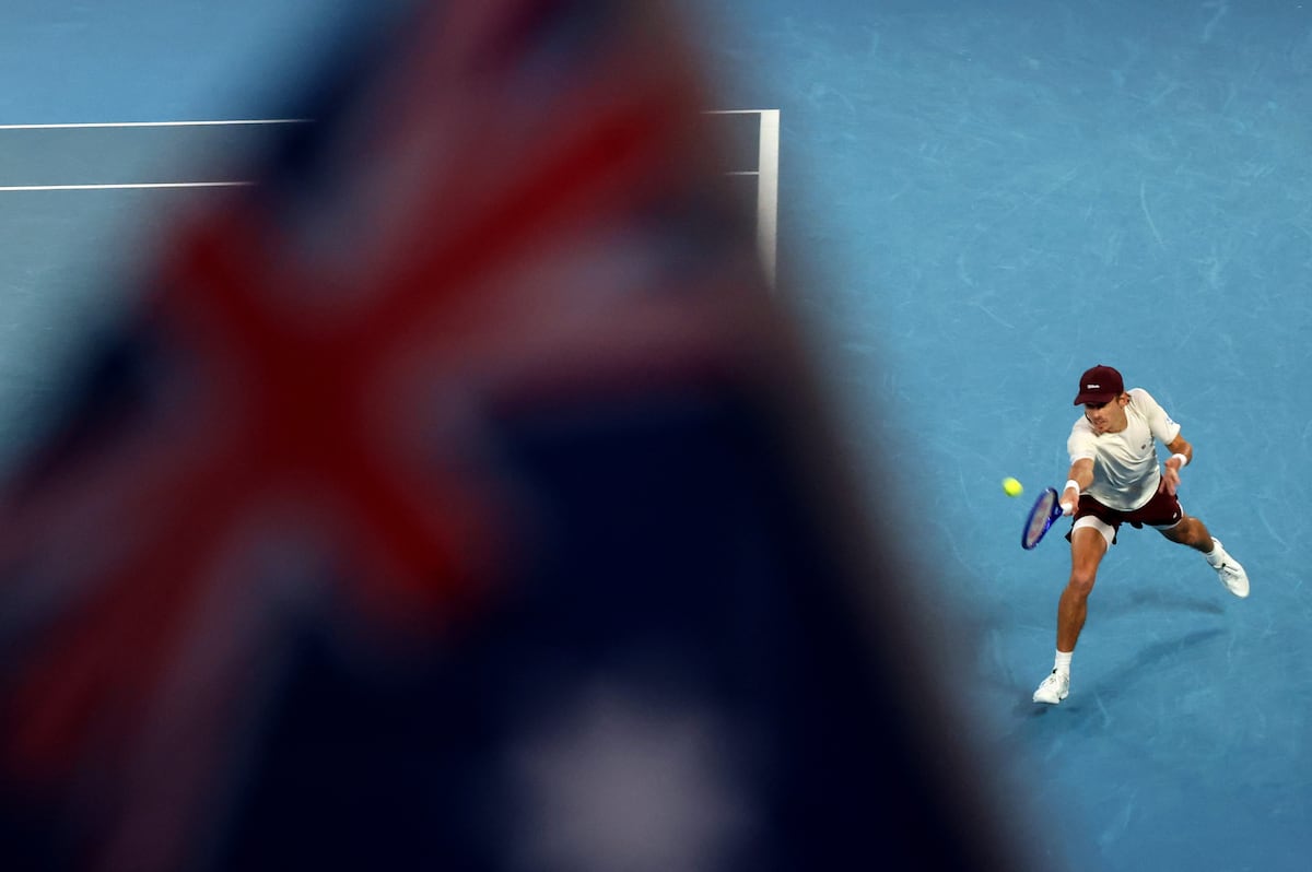 Alex de Miñaur, singura speranță australiană la Australian Open Pe fondul zvonurilor și a entuziasmului propriu competiției, Alex de Miñaur se află în centrul atenției la Melbourne Park, devenind singura speranță a Australiei după eliminarea lui Maddison Inglis