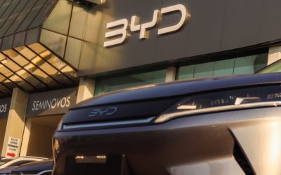 BYD este pe cale să depășească Tesla ca cel mai mare vânzător global de vehicule electrice