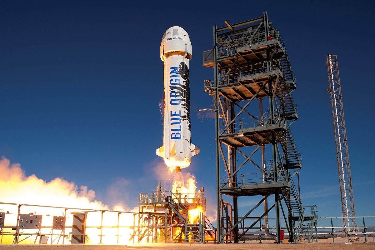 Blue Origin, compania spațială fondată de miliardarul Jeff Bezos, anunță un plan ambițios de extindere în domeniul comunicațiilor prin lansarea a peste 5.400 de sateliți pe orbită joasă, într-un proiect care promite să redefinească peisajul rețelelor globale de internet și comunicații