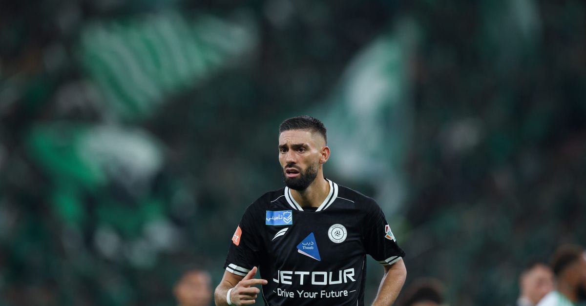 Carrasco își dorește întoarcerea în Europa, dar negocierile se complică Yannick Carrasco, internațional belgian, este pe cale să devină o țintă importantă pentru AS Roma, care își caută febril atât un jucător ofensiv, cât și unul defensiv pe flancul stâng